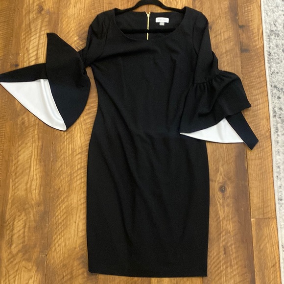 Calvin Klein - black dress with gorgeous flared sleeves - Picture 1 of 4
